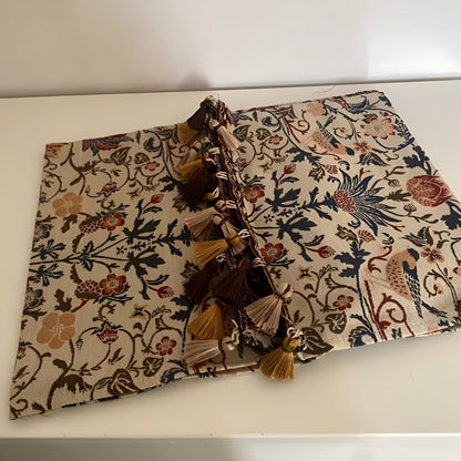 Vintage Jacquard Tablecloth - Flowers and Birds for Dining Table - view 10