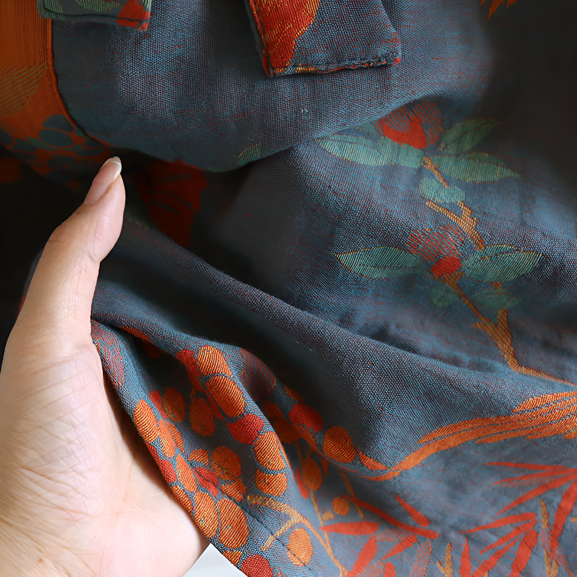 Lightweight Retro Bathrobe with Vintage Jacquard Pattern - view 3